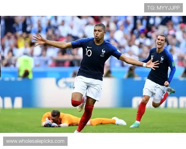 阿尔瓦雷斯 vs 姆巴佩:世界杯进攻效率与关键战表现对比 阿尔瓦雷斯 vs 姆巴佩:世界杯进攻效率与关键战表现对比