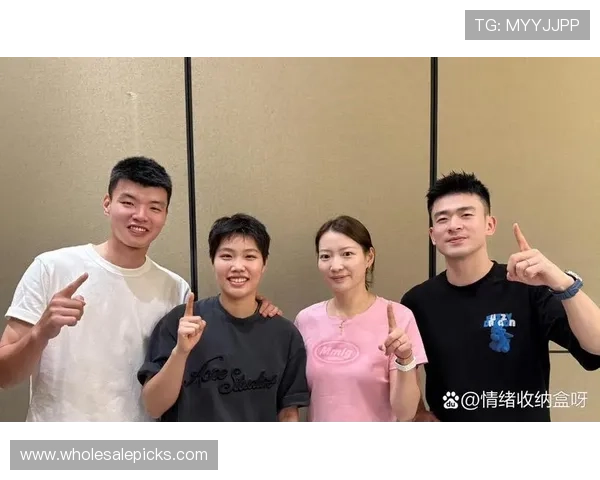 黄东萍训练完顺手买了个包，价格够我交三年房租